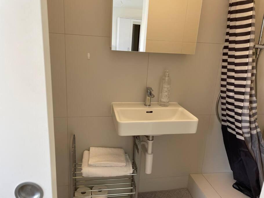 Appartement Studio Proche De La Gare ! à Lausanne Extérieur photo